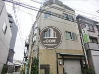 角の面が斜めの外観