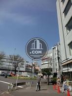 物件の横から、巣鴨駅方向の写真です