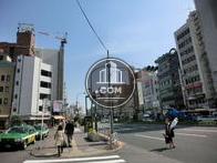白山通りに向いて建っています