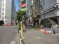 駅前の物件で、人通りが凄いです