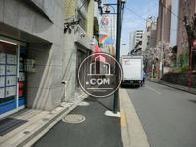前面道路は片側1車線になります