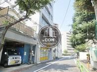 隣接する脇道奥からの見え方