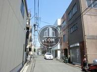 きれいな形の通り沿いです