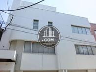 角にカーブを用いた建物