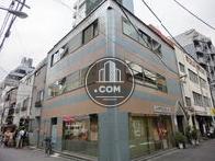 角地に建っています