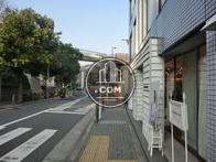 植栽の多い周辺環境です