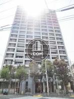 日差しの射し込むオフィス