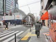 人通りの多い立地です