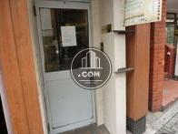 やや狭めの入り口