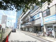 線路沿いの前面公道