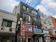 前面通りは、大塚駅の北口商店街です