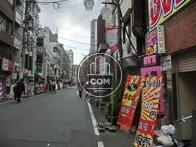商店街に面した物件です
