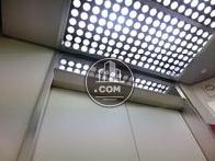 エレベーター内の天井照明