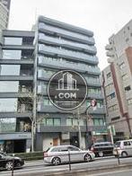 地上9階建てのオフィスビル