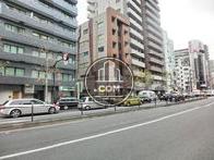前面道路は大通りです