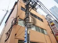 角地から見上げたアングル