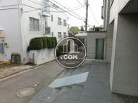 閑静な場所に位置します。