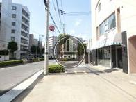 幅広な前面歩道