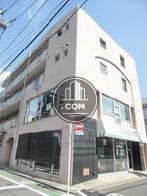 明るい外装の建物