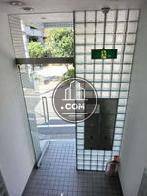 ガラスで構築されています
