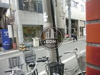 周辺にはオフィスビルが多く人通りもあります