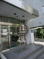 正面向って右側に設置されています