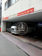 一階は駐車場