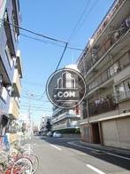 大小の建物が立ち並ぶエリア