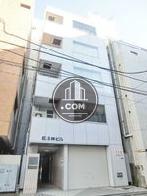 コンパクトなサイズのバルコニーを配しています