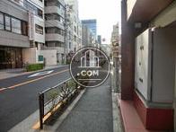 マンションとオフィスが混在する地域です