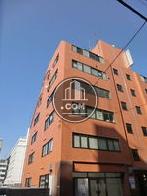建物真裏も含めて３面の窓面です