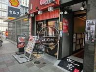 1階飲食店の右側に入口があります