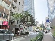 街路樹のある通り