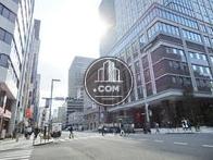 京橋トラストタワー前の大通り