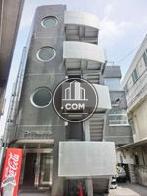 通りに面したファサード