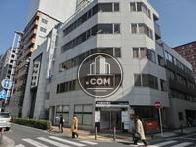 人通りも多く賑やかな街並み