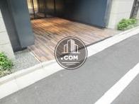 段差のないフラットな床面を展開