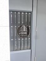 玄関口の外に設置されたポスト