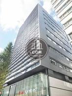 正面角地から見上げた外観
