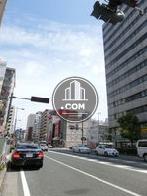交通量の多い通り沿い