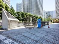 地階パーキングへの出入り口