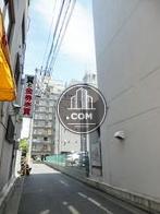 隣接する脇道