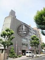 左側の壁面は半円形で印象的です