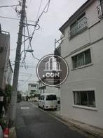 側面にも窓が多数設置されています