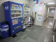 エントランスホール内に自動販売機があります