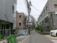 周辺は閑静な住宅街が並び落ち着いた環境で業務ができます