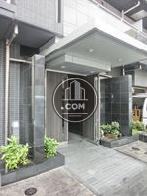 重厚感のある正面玄関