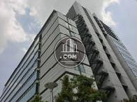 南側の外観を撮影。外階段が見えます