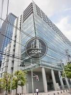 南側外観です。綺麗な窓ガラスが非常に目立ちます