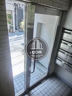 ワイヤー入りのガラスが張られたドア